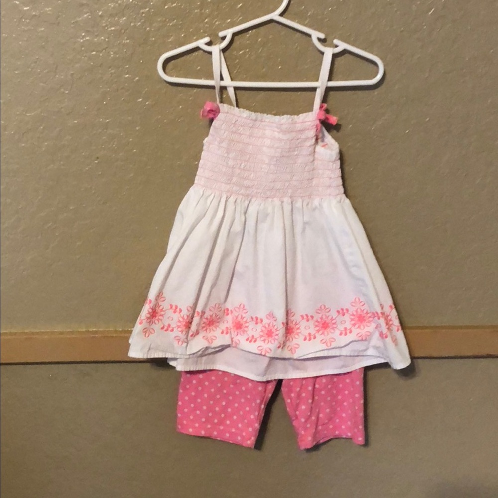 Super cute outfit worn once.